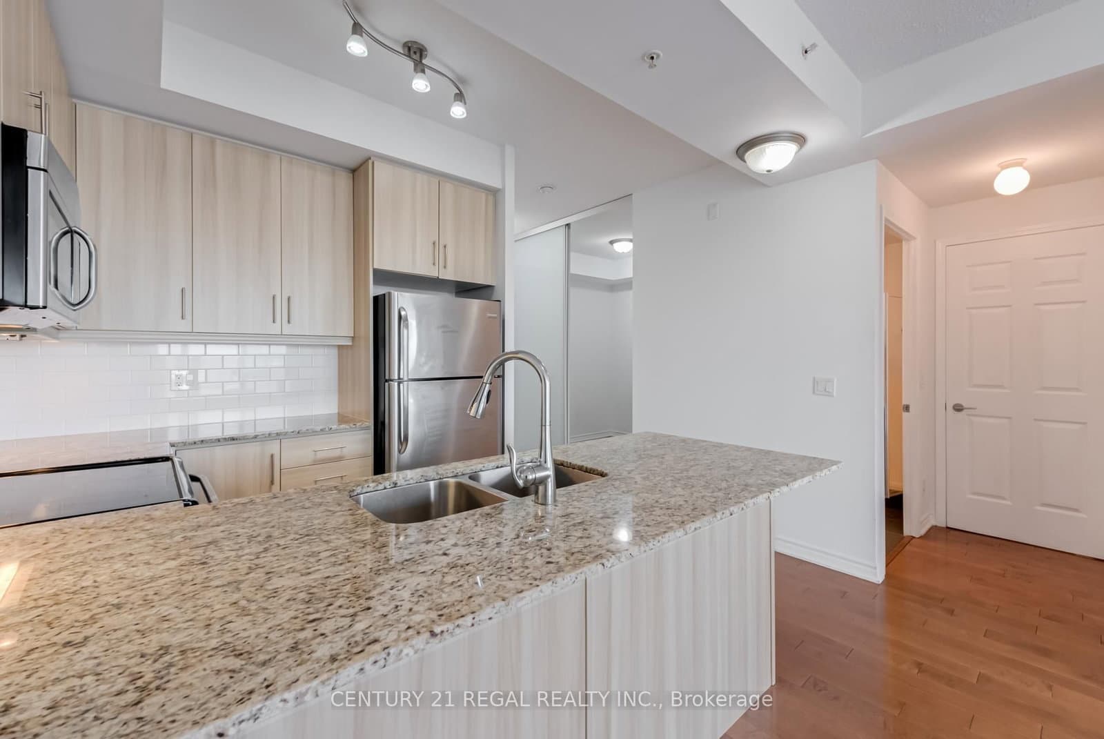 15 James Finlay Way, Unit 710 thumbnail 13