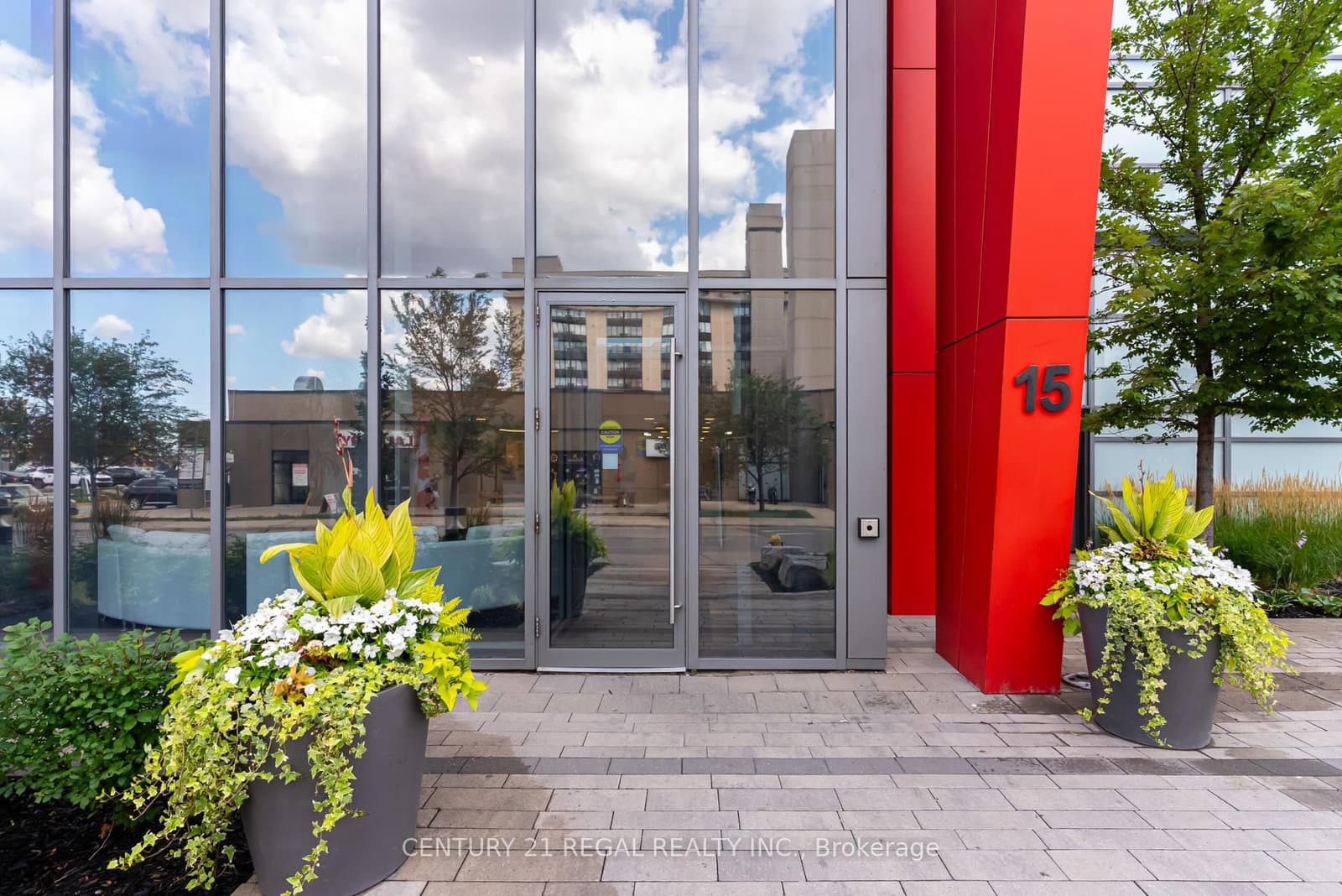 15 James Finlay Way, Unit 710 thumbnail 4