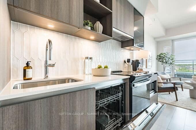 395 DUNDAS Street W, Unit 504 thumbnail 4