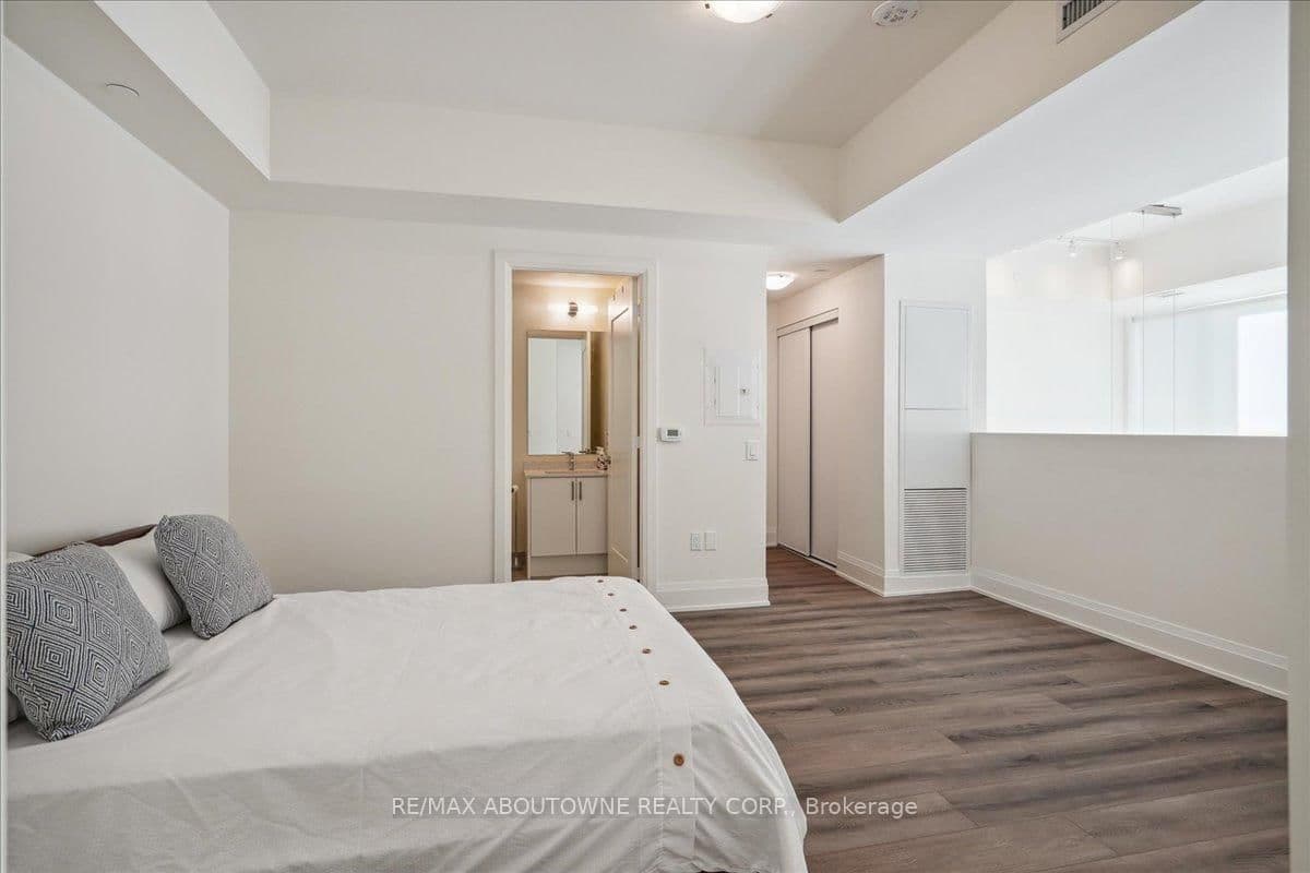 509 Dundas Street W, Unit 103 thumbnail 12