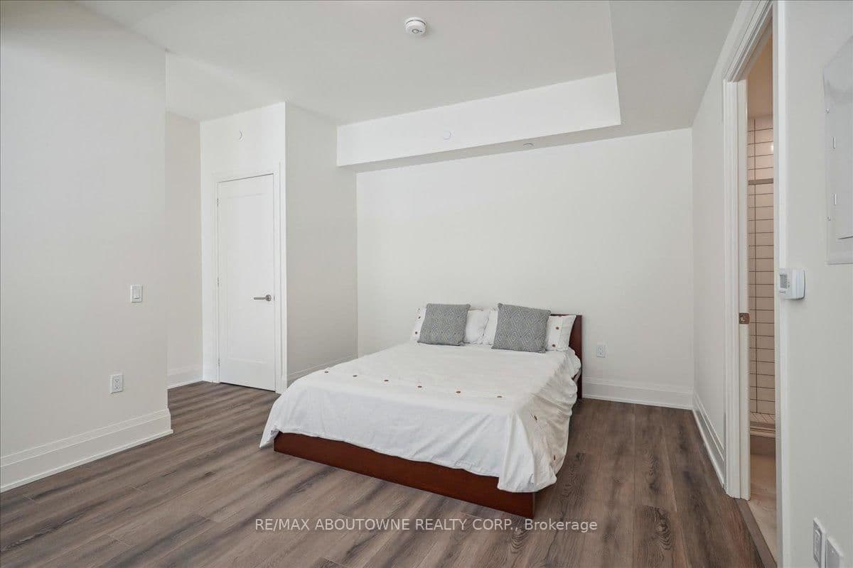 509 Dundas Street W, Unit 103 thumbnail 13
