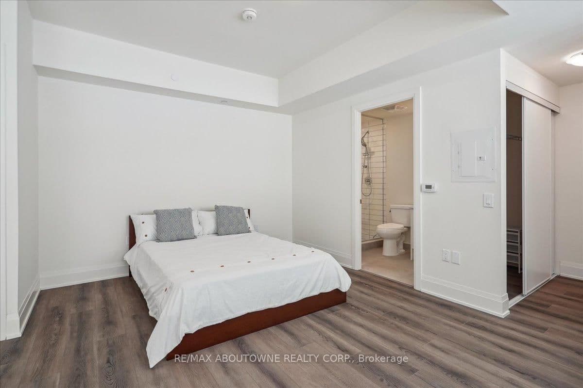 509 Dundas Street W, Unit 103 thumbnail 14