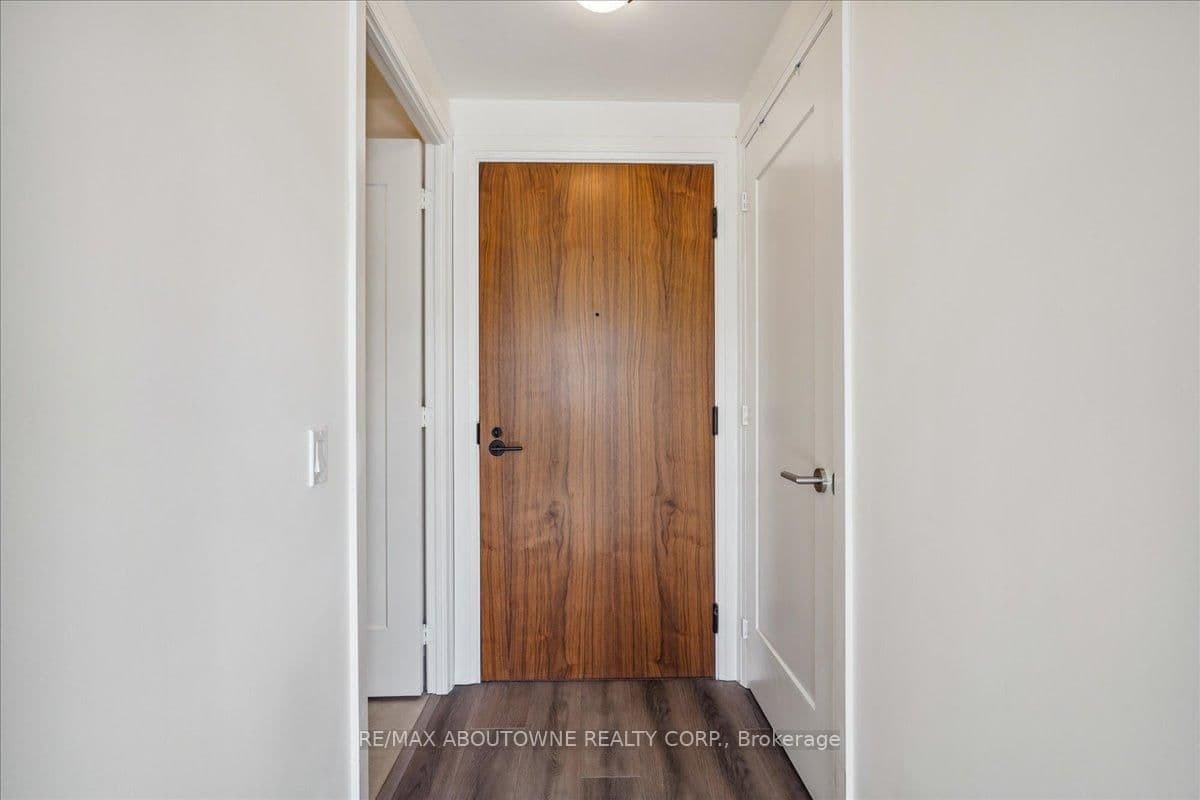 509 Dundas Street W, Unit 103 thumbnail 2