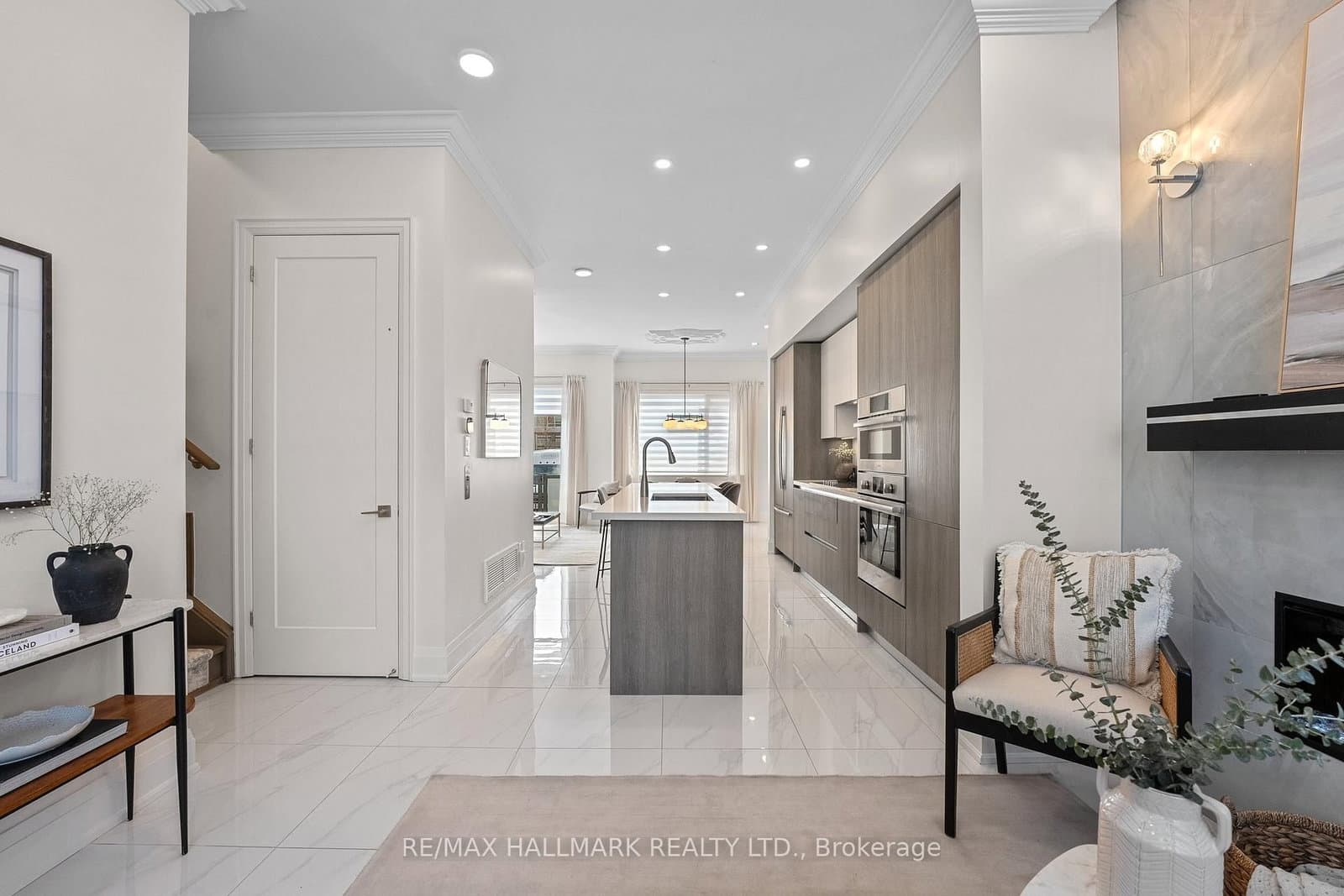 129 High Street W thumbnail 4
