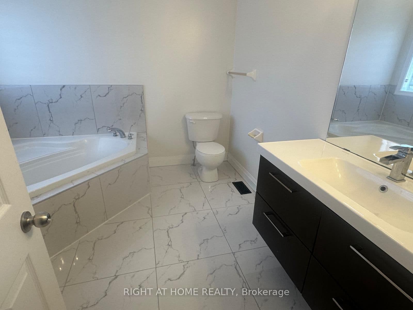 1015 Mccuaig Drive thumbnail 12