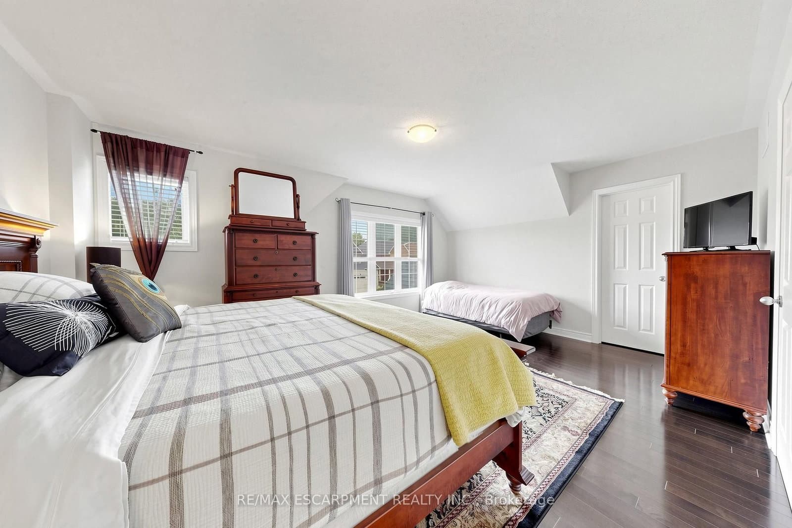 4176 Saunders Crescent thumbnail 30