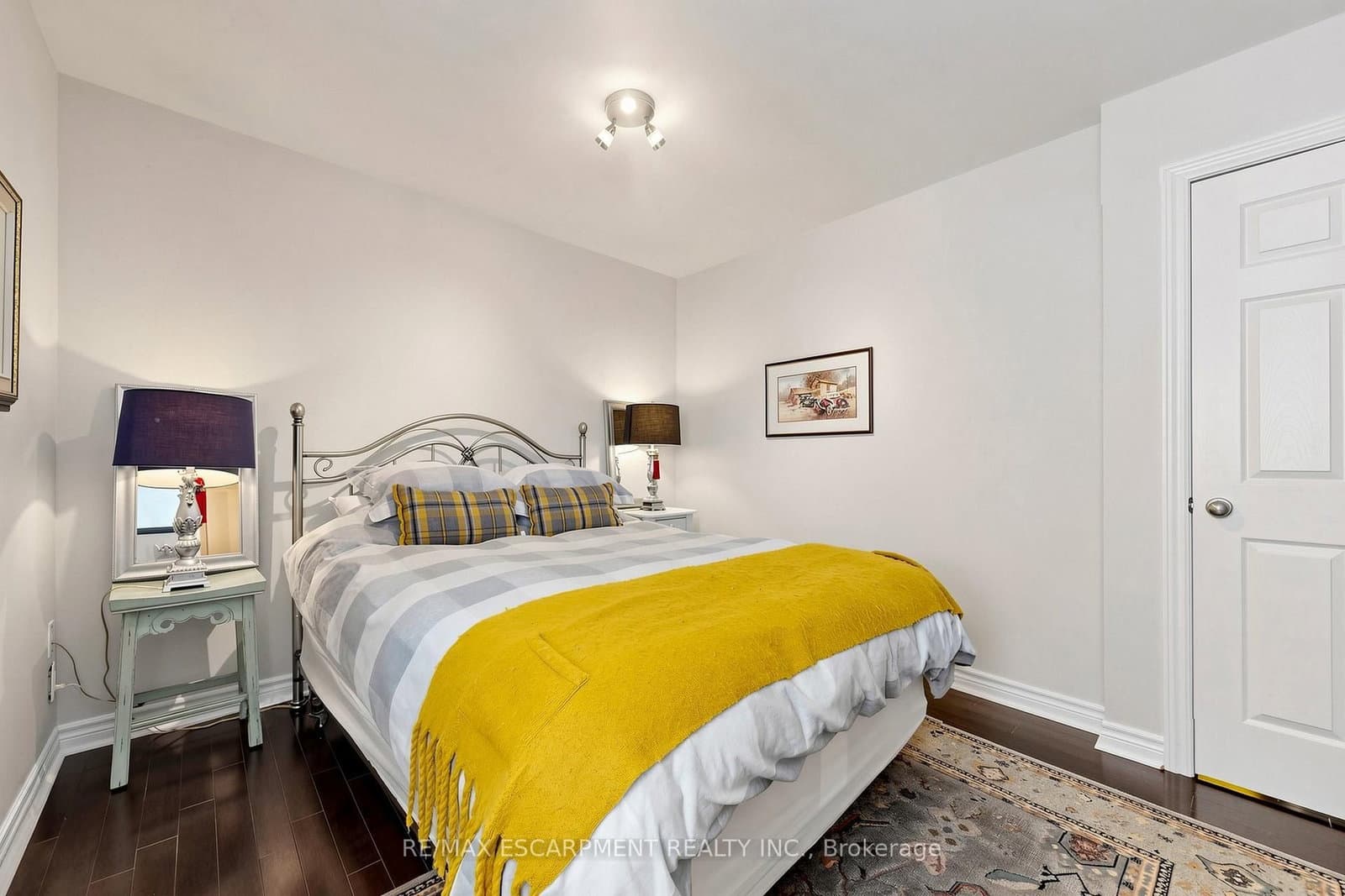 4176 Saunders Crescent thumbnail 32
