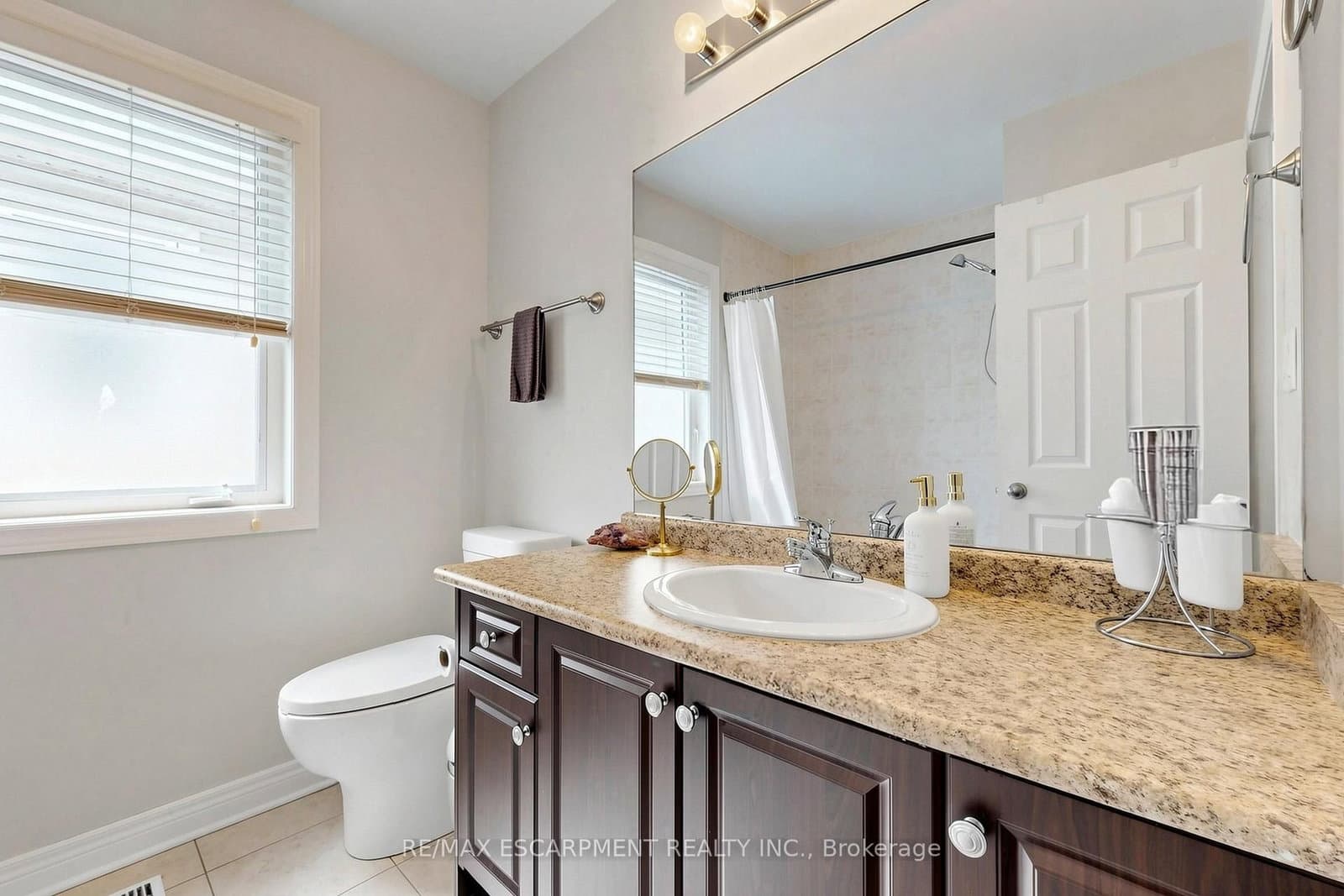 4176 Saunders Crescent thumbnail 33