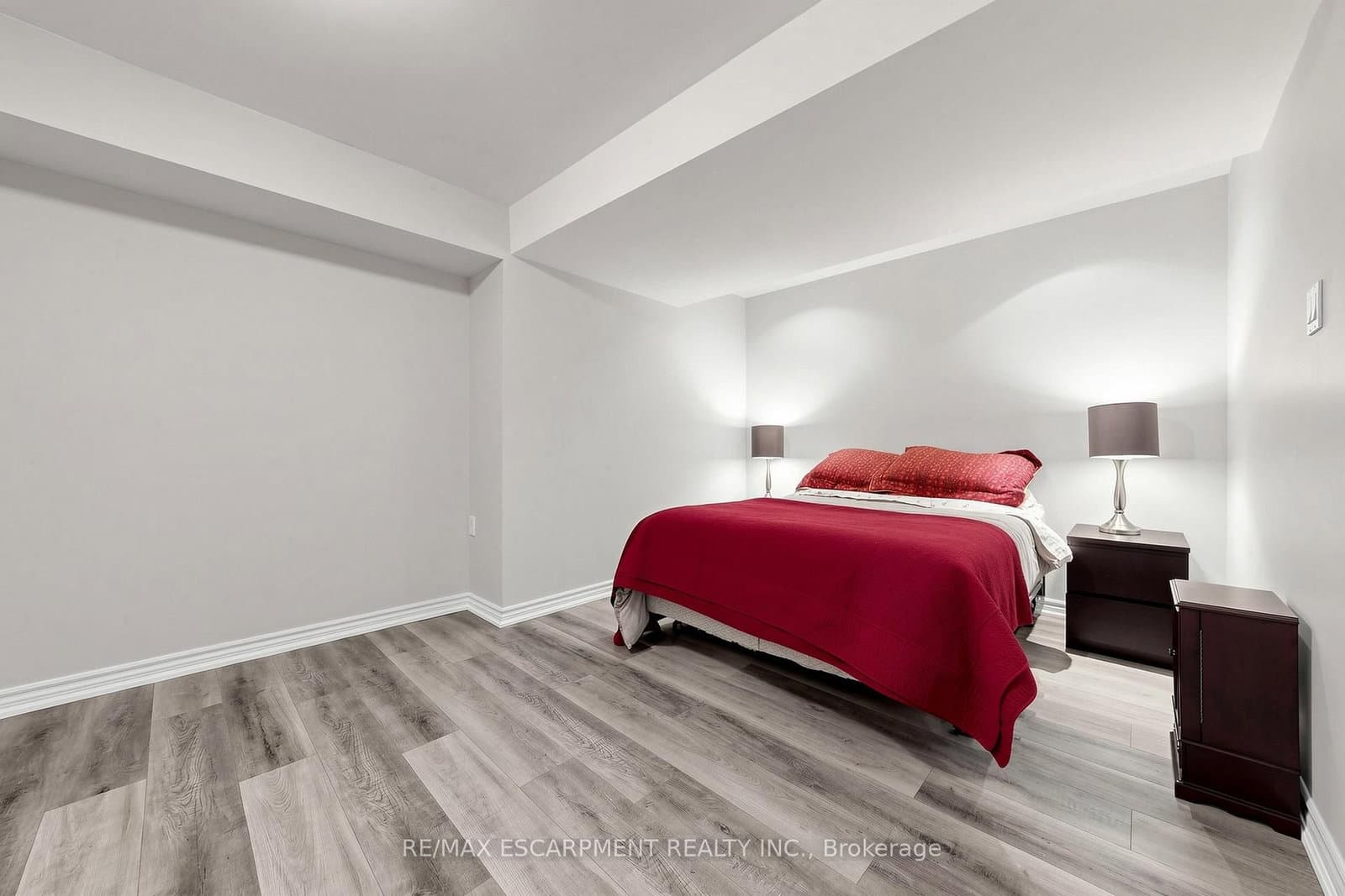 4176 Saunders Crescent thumbnail 37