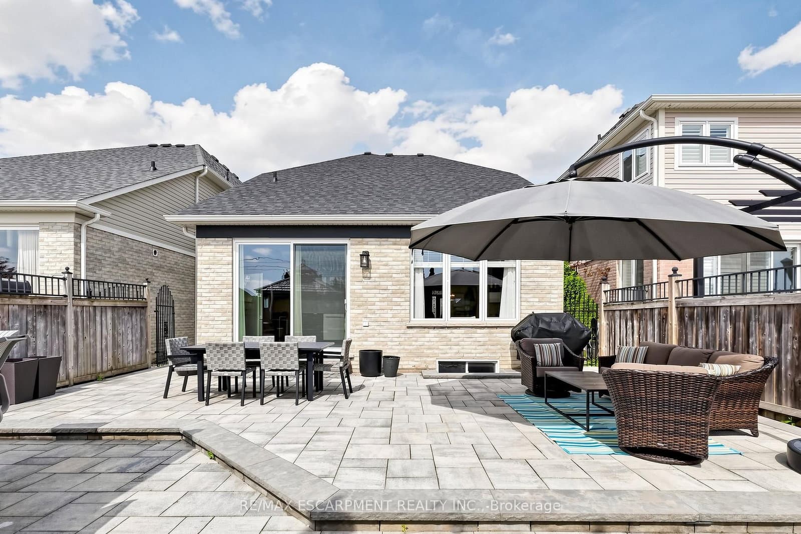 4176 Saunders Crescent thumbnail 40