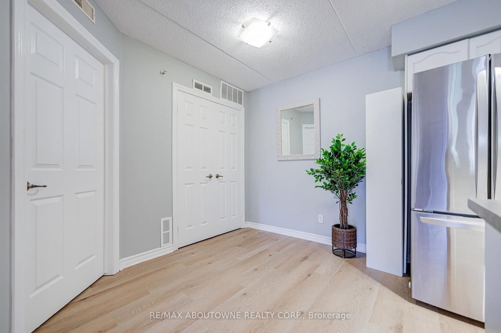 1470 Bishops Gate, Unit 104 thumbnail 14