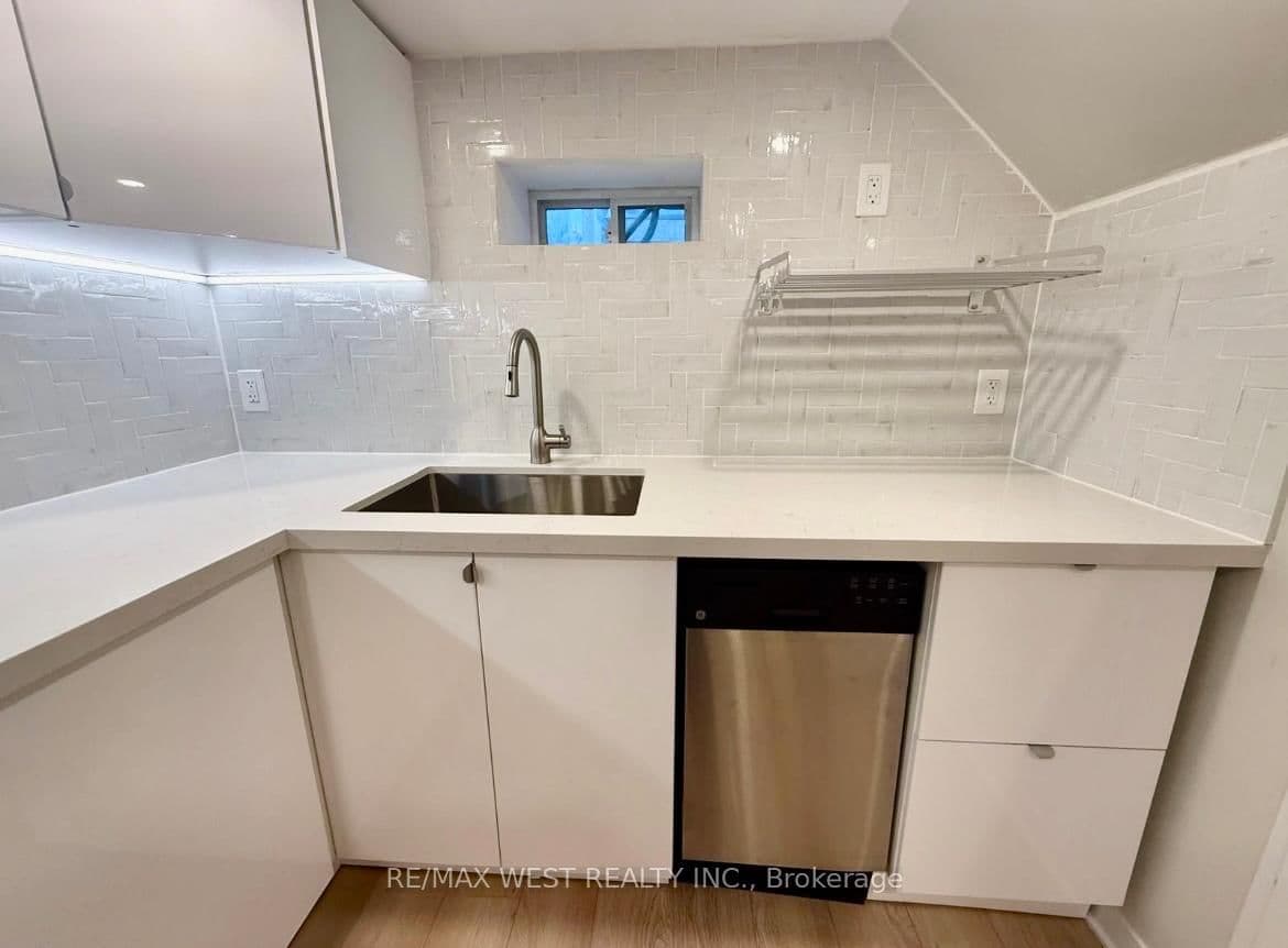 10 Vimy Avenue, Unit Bsmt thumbnail 3