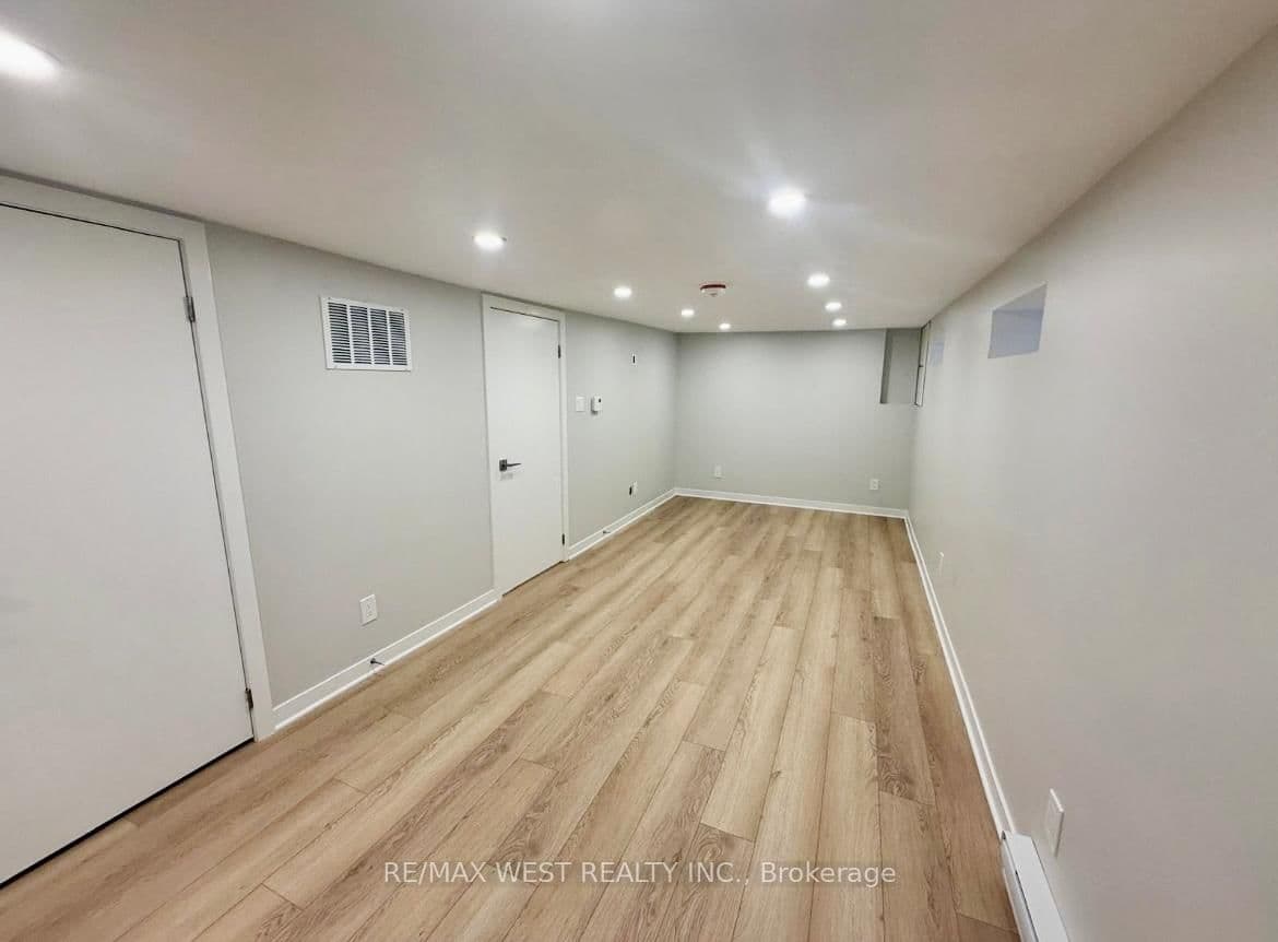 10 Vimy Avenue, Unit Bsmt thumbnail 4