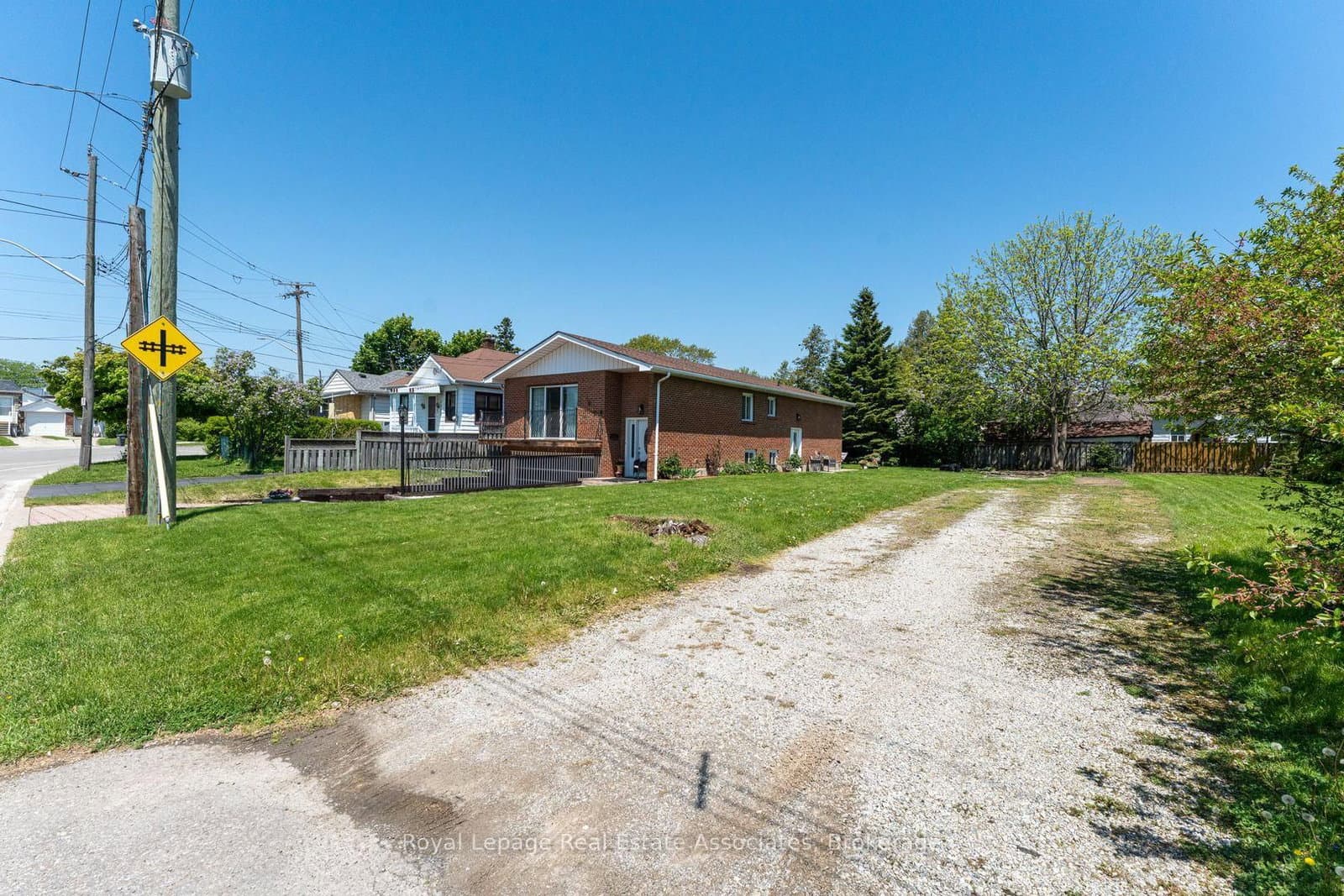 1063 Alexandra Avenue thumbnail 10