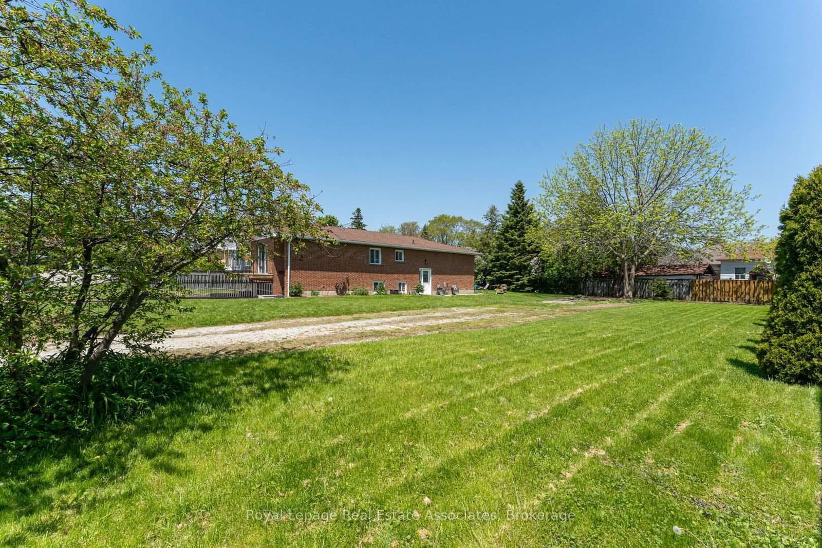 1063 Alexandra Avenue thumbnail 13