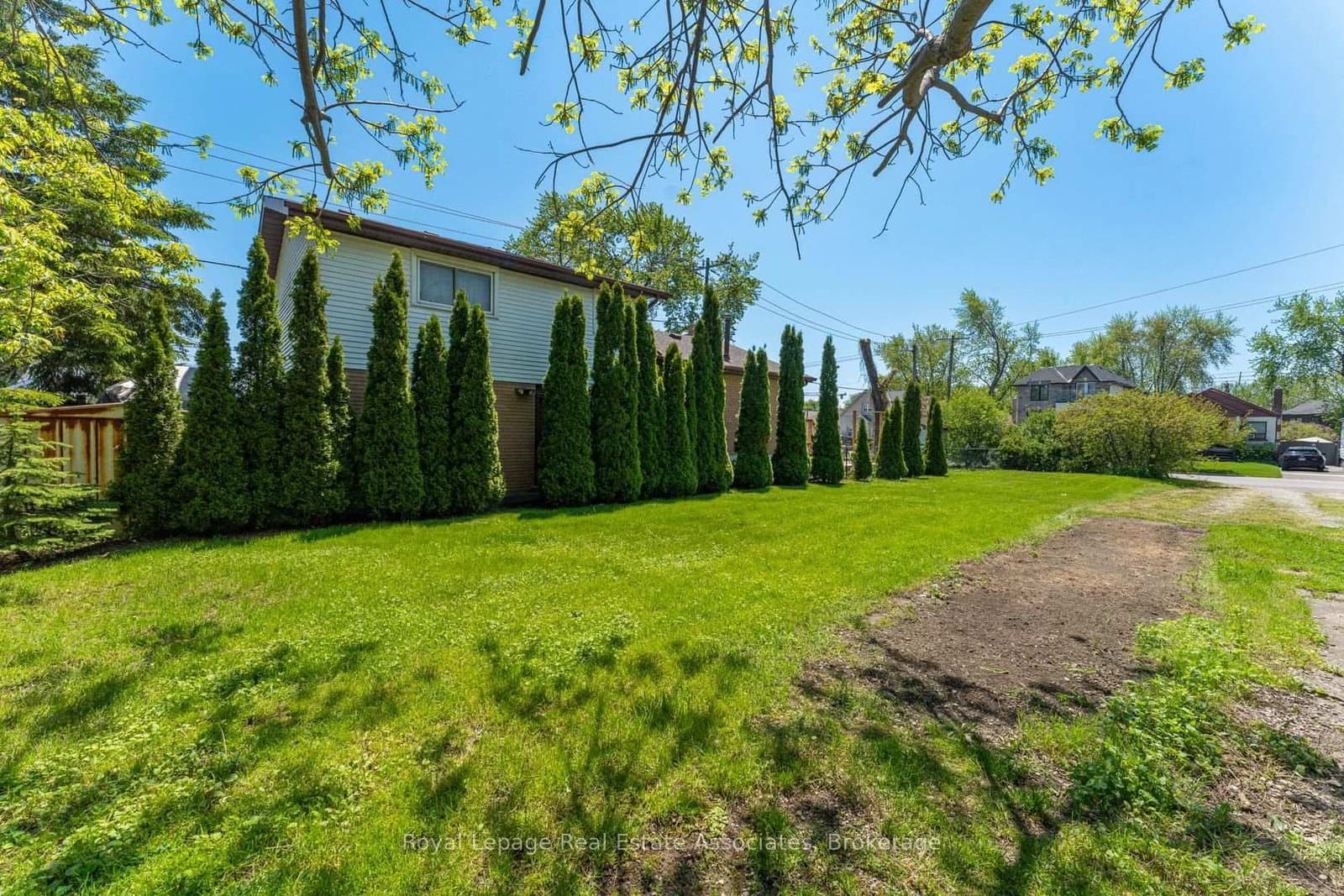 1063 Alexandra Avenue thumbnail 17