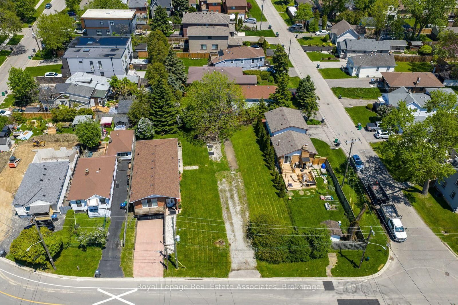 1063 Alexandra Avenue thumbnail 2