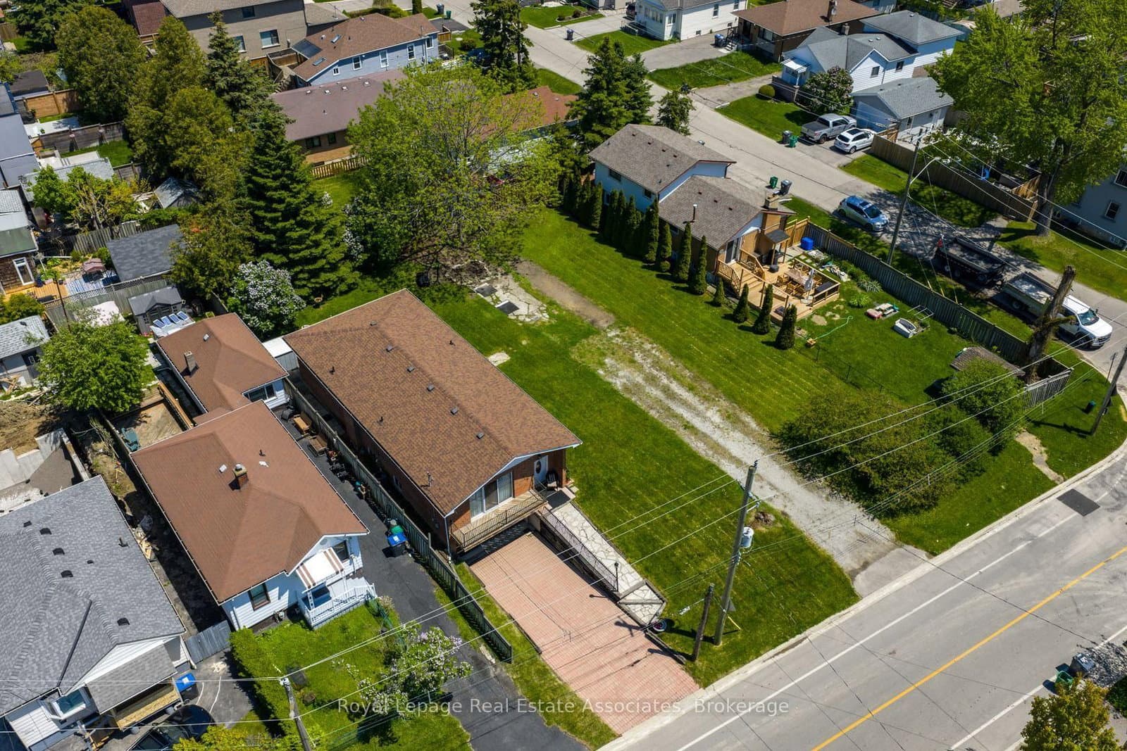 1063 Alexandra Avenue thumbnail 3