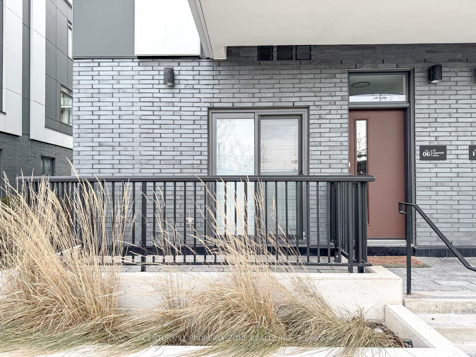 20 Lagerfeld Drive, Unit 06 thumbnail 2