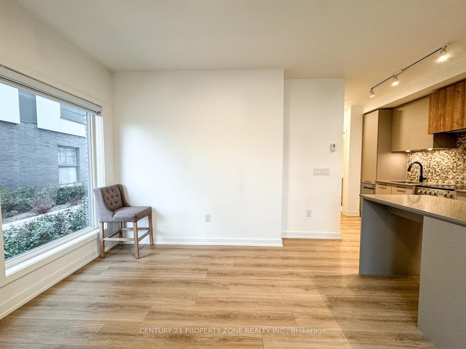 20 Lagerfeld Drive, Unit 06 thumbnail 5