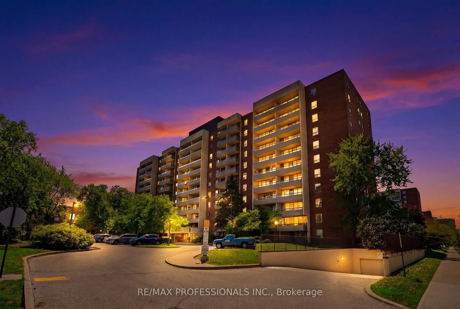 19 Four Winds Drive, Unit 204 thumbnail 2