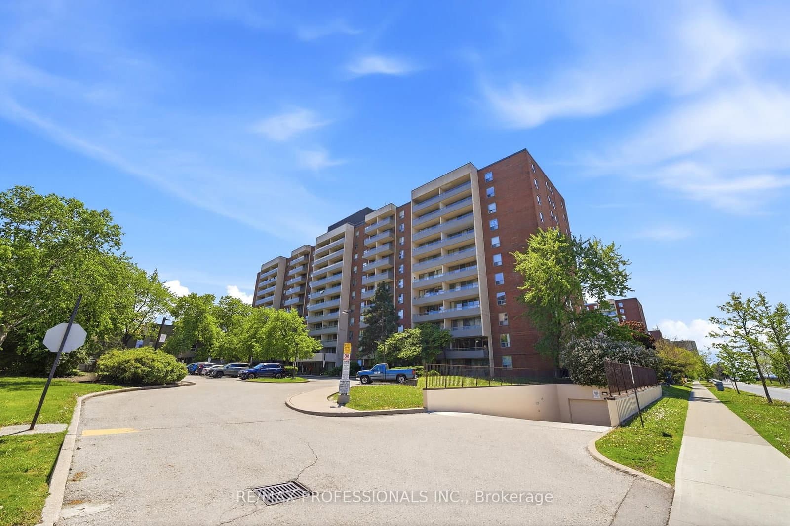 19 Four Winds Drive, Unit 204 thumbnail 3
