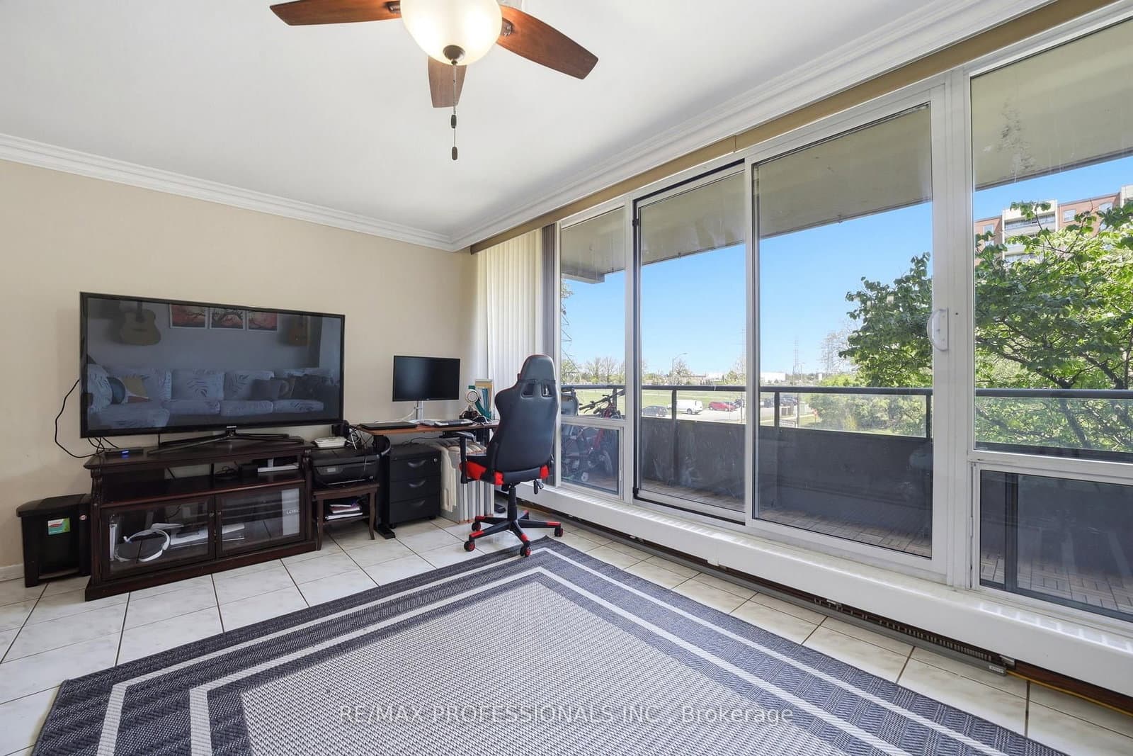 19 Four Winds Drive, Unit 204 thumbnail 4
