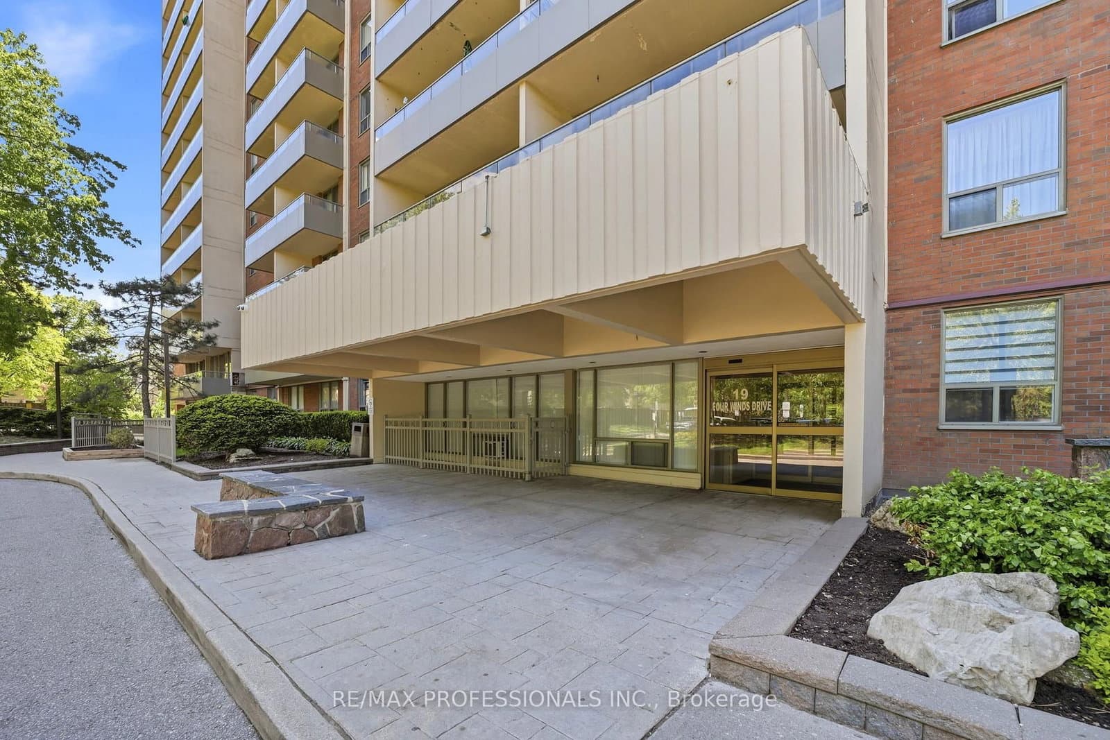 19 Four Winds Drive, Unit 204 thumbnail 5