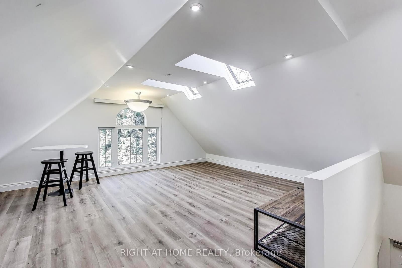 (Upper Level) 4 Martin Grove Road - Image 1