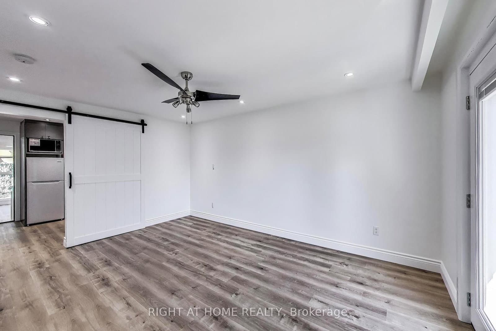 (Upper Level) 4 Martin Grove Road thumbnail 10
