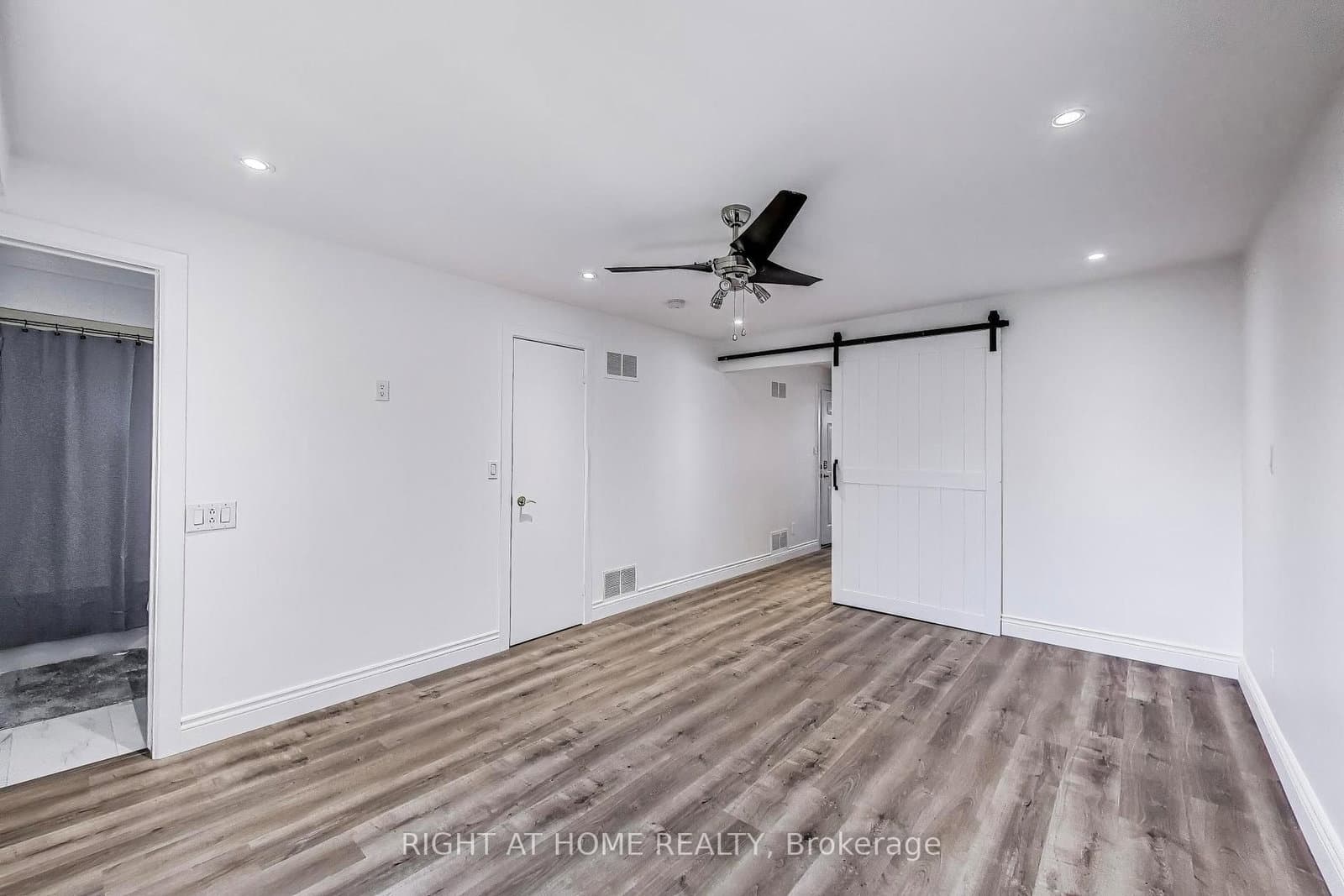 (Upper Level) 4 Martin Grove Road thumbnail 12
