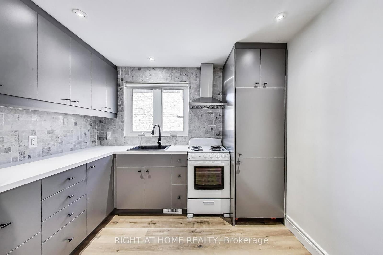 (Upper Level) 4 Martin Grove Road thumbnail 7