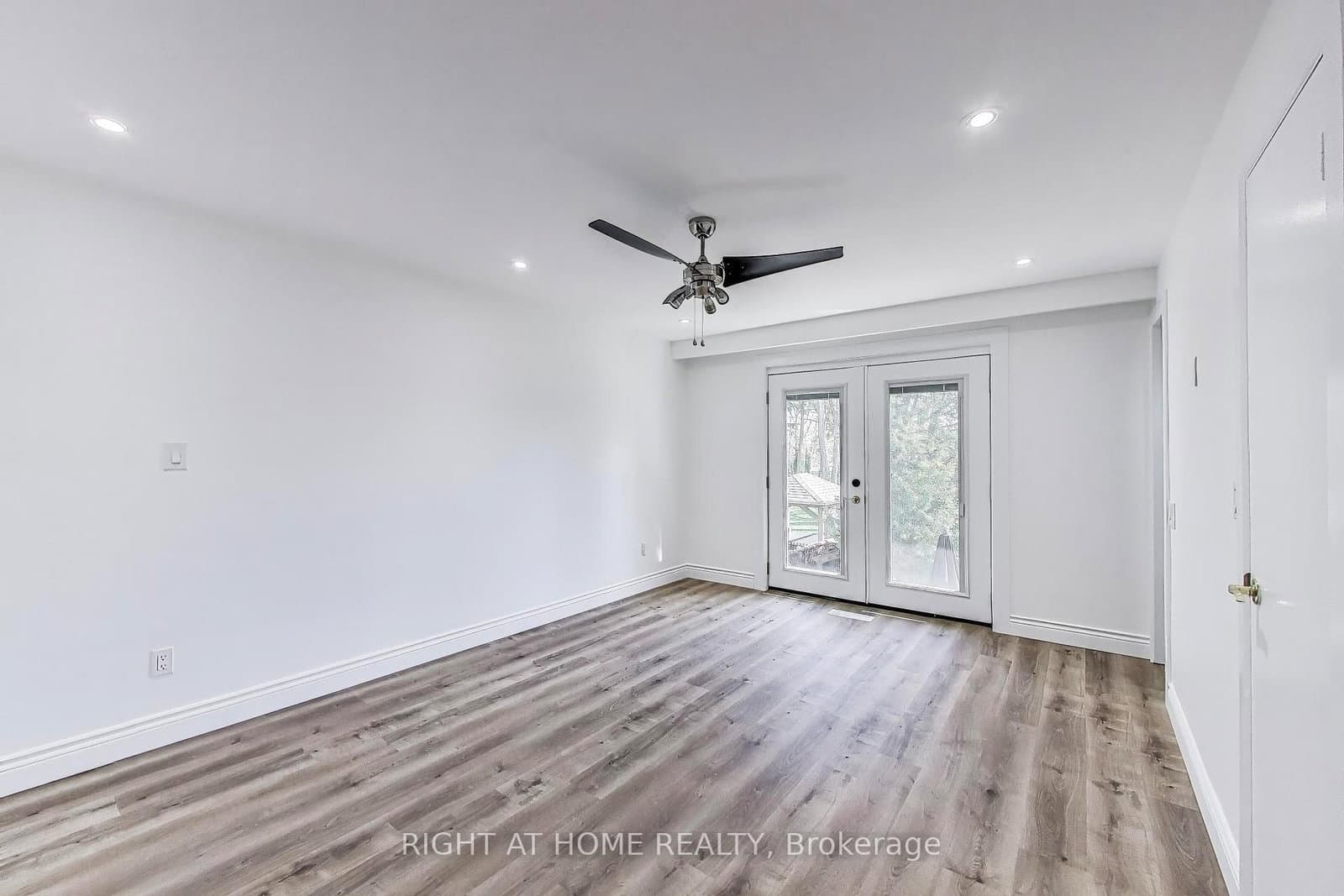 (Upper Level) 4 Martin Grove Road thumbnail 8