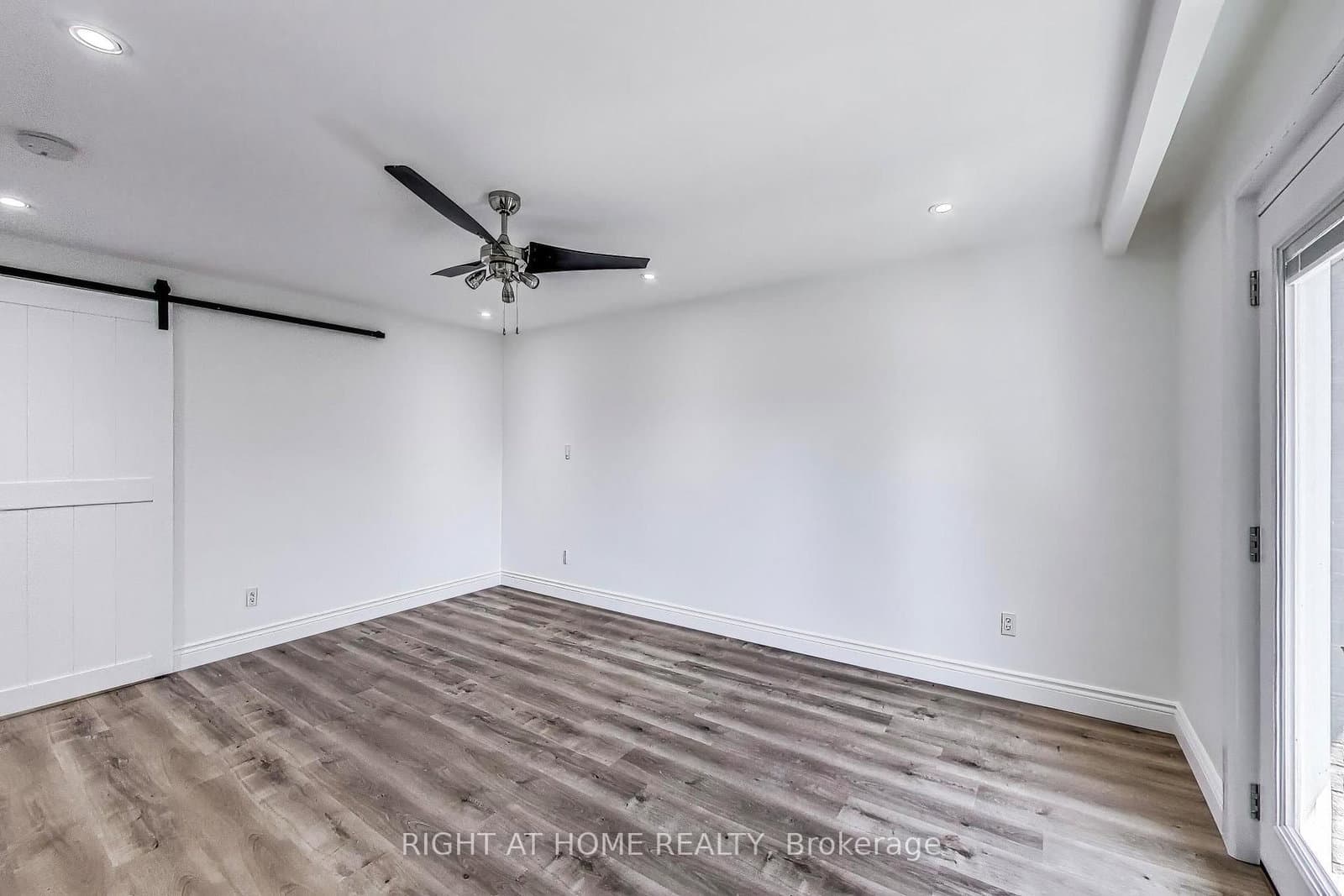 (Upper Level) 4 Martin Grove Road thumbnail 9