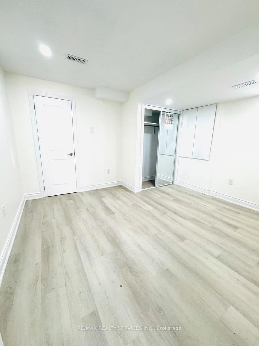 9 Enclave Trail, Unit Basement thumbnail 10
