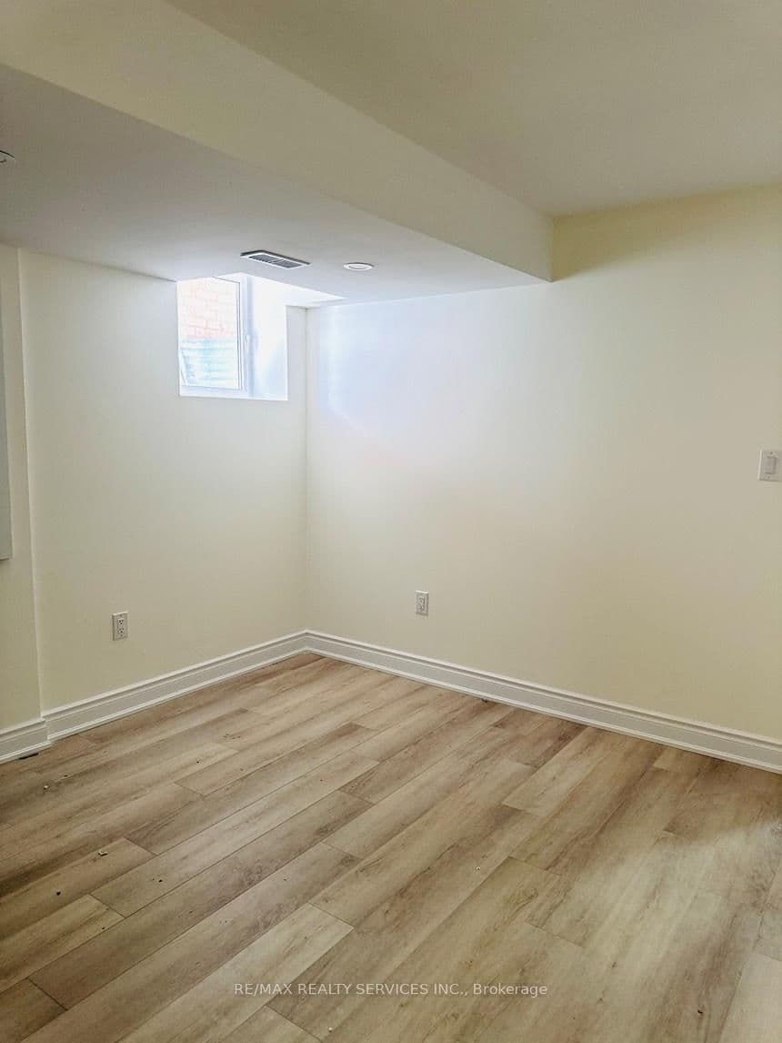 9 Enclave Trail, Unit Basement thumbnail 14