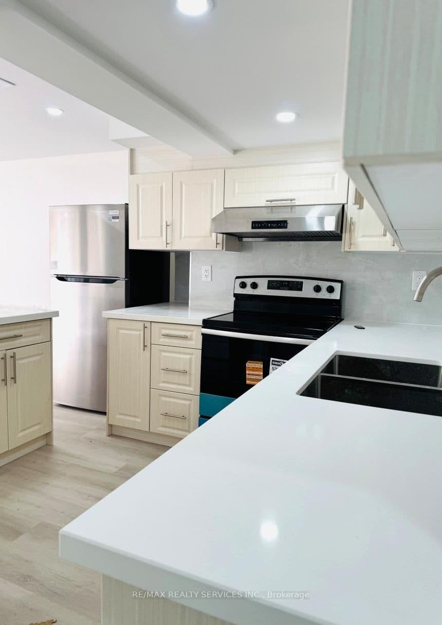 9 Enclave Trail, Unit Basement thumbnail 5