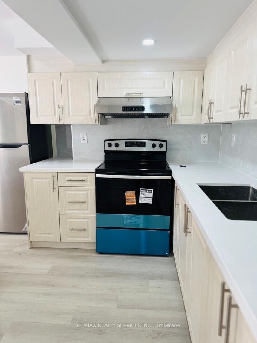 9 Enclave Trail, Unit Basement thumbnail 6