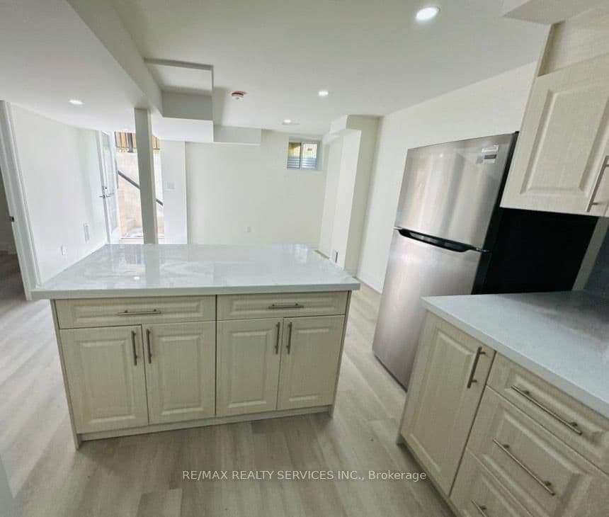 9 Enclave Trail, Unit Basement thumbnail 7