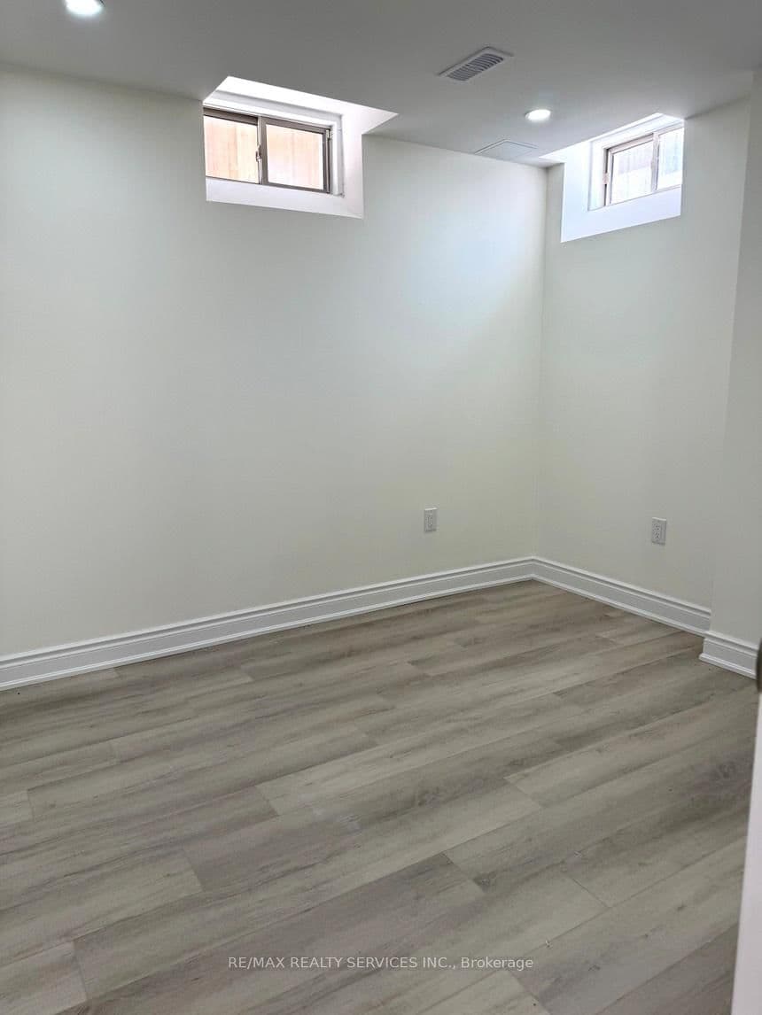 9 Enclave Trail, Unit Basement thumbnail 9