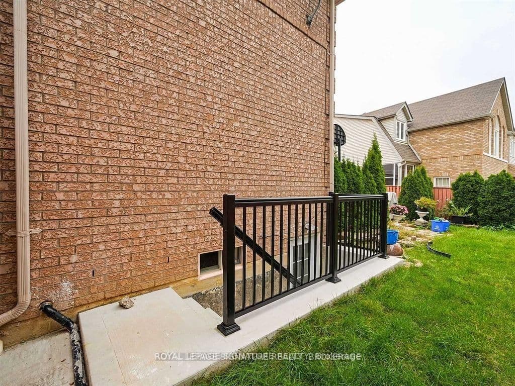 5955 Leeside Crescent, Unit Basement thumbnail 3