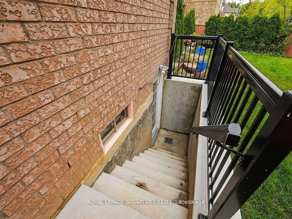 5955 Leeside Crescent, Unit Basement thumbnail 4