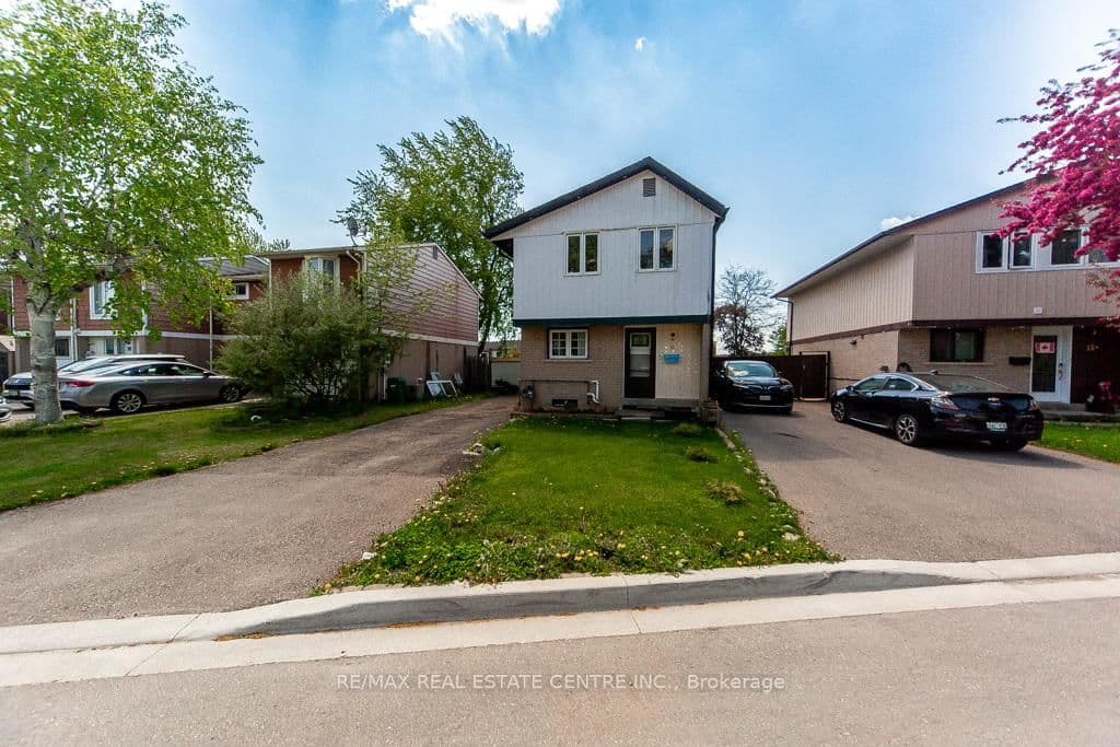 12 Greenhills Square - Image 1