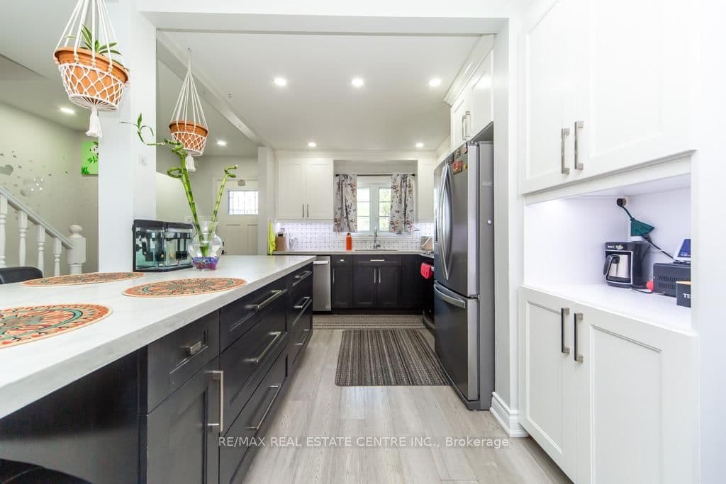 12 Greenhills Square thumbnail 16