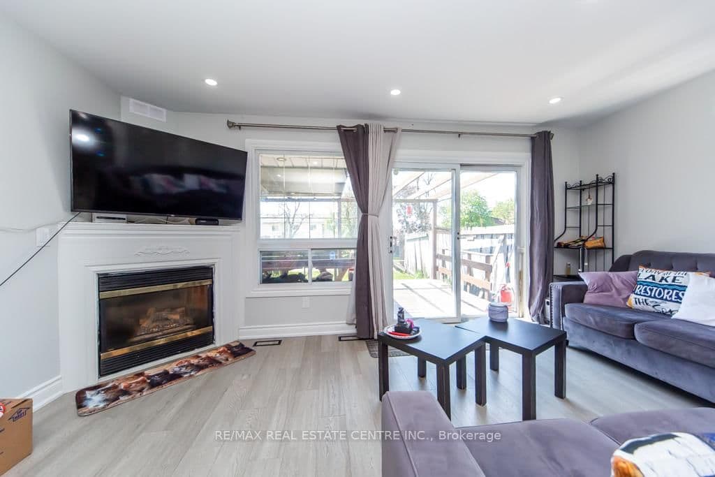 12 Greenhills Square thumbnail 9