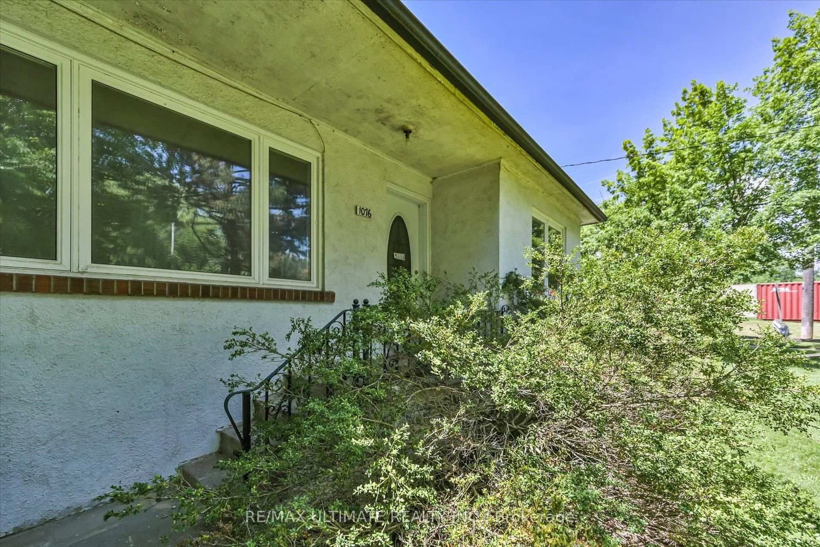 1076 Dixie Road thumbnail 4