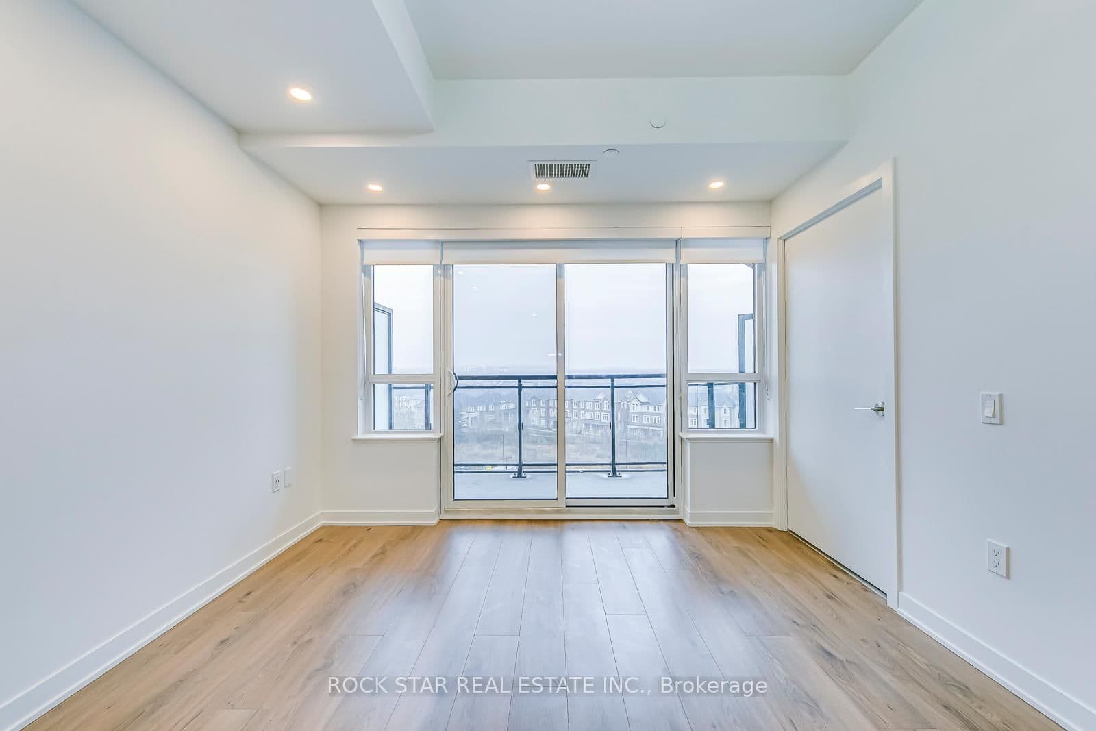 395 Dundas Street W, Unit 601 thumbnail 10