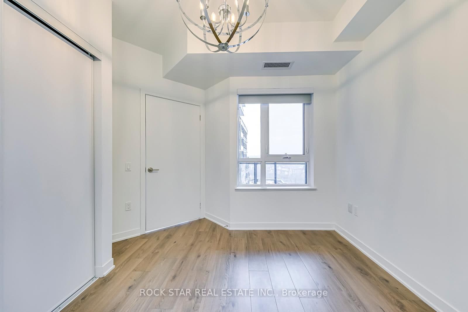 395 Dundas Street W, Unit 601 thumbnail 12