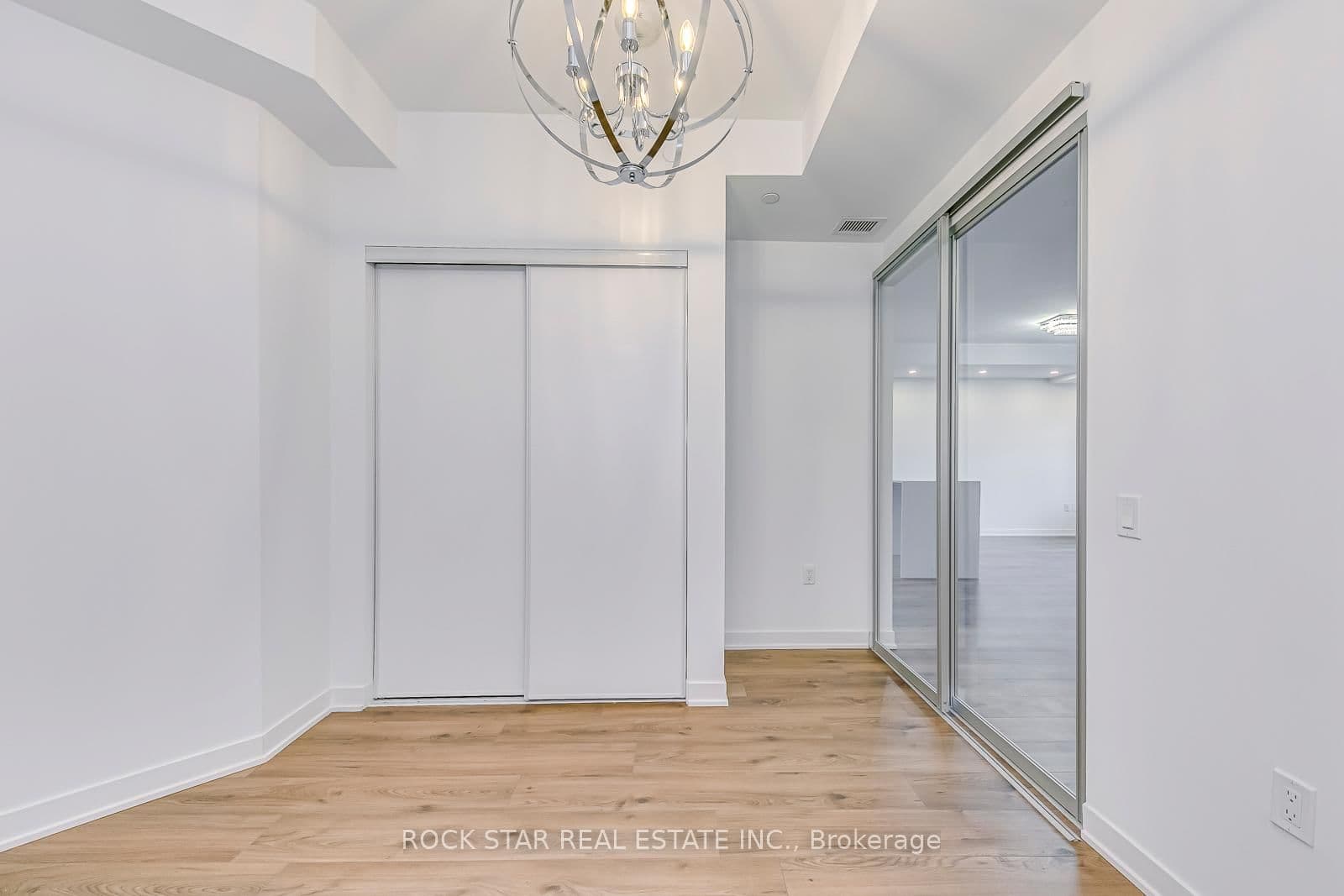 395 Dundas Street W, Unit 601 thumbnail 13