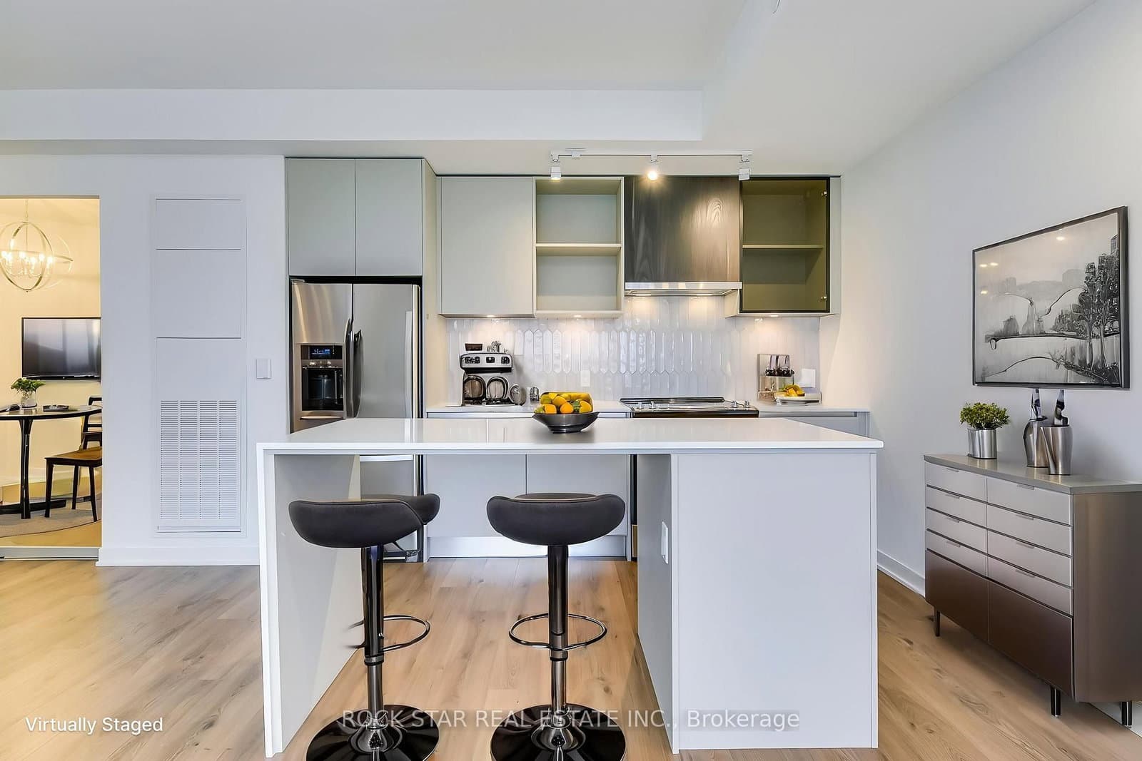 395 Dundas Street W, Unit 601 thumbnail 3
